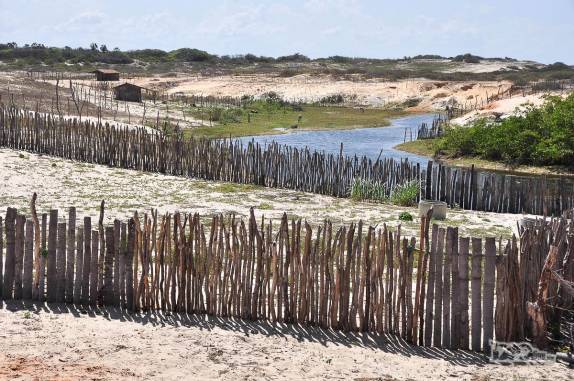Paisagem do pontal do Maceió, em Fortim, litoral do Ceará